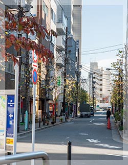 光カイロプラクティック：A2出口を出たら、左側の道へ